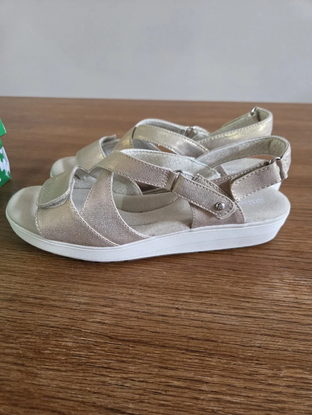 NEW Grasshoppers Women's Cherry Sandals In Gold Taupe With Ortholite Size 9 WIDE